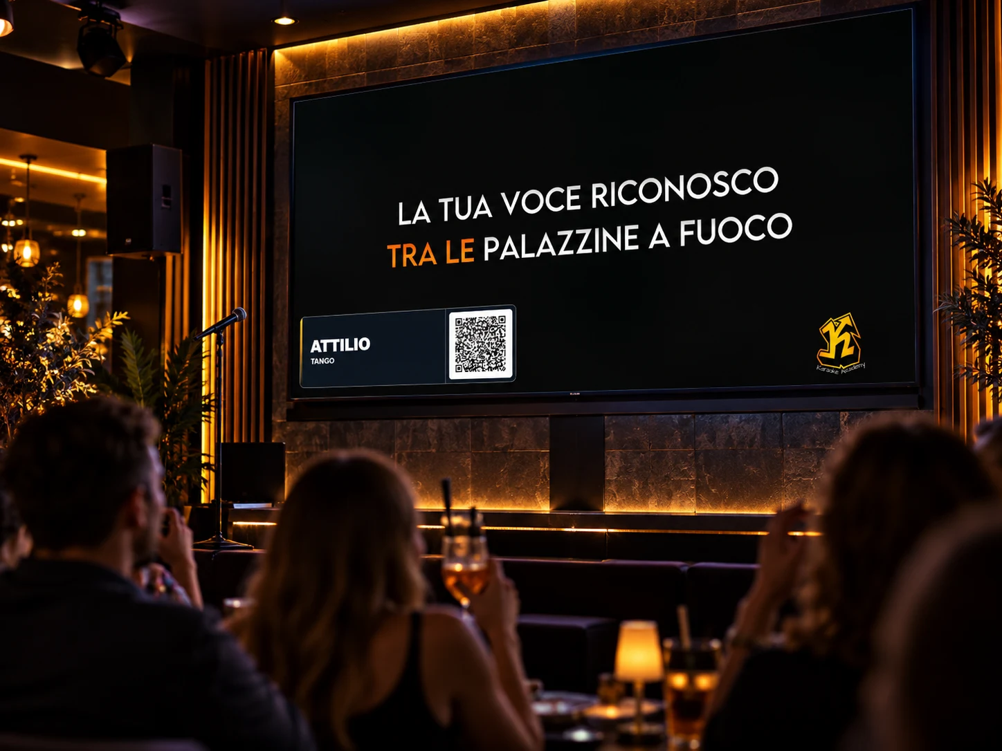 Maxischermo in locale karaoke che mostra il monitor pubblico alimentato da KaraManager